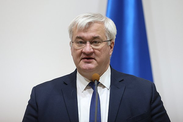 乌外长：泽连斯基愿与普京会面 以解决领土等敏感问题