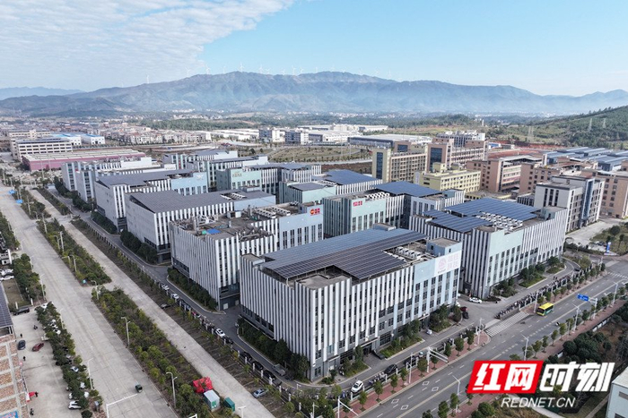 湖南省永州市蓝山县皮具箱包科技产业园航拍图。