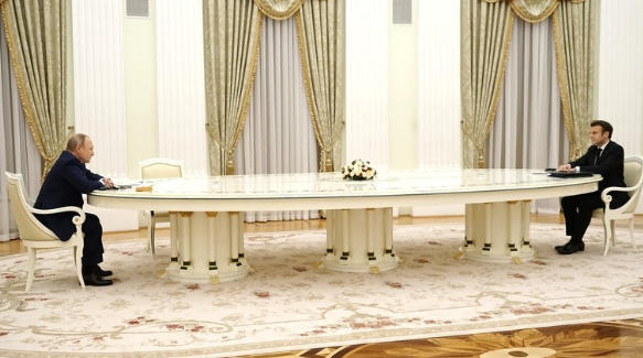 普京与马克龙要见了？法国总统外交顾问被曝访俄，克宫回应