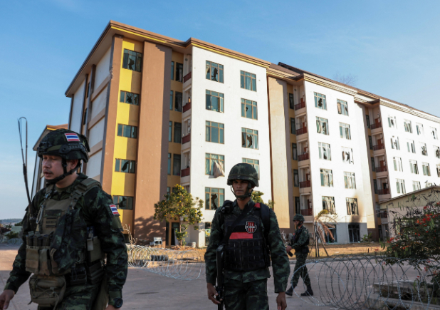 泰国军方曝光电诈园区：内设“多国警察局”，多语言诈骗话术脚本、电话清单散落一地