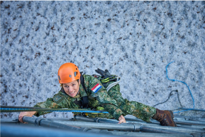 外媒：54岁荷兰王后以预备役军人身份参军，荷兰王室解释原因