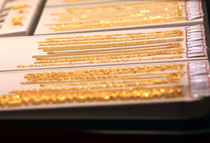 打金店“1个月扫出1700克金粉”引热议 黄金加工损耗由谁承担？