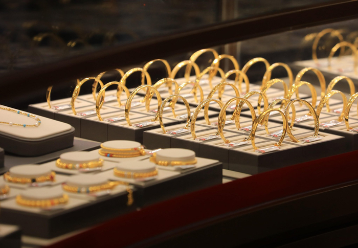 打金店“1个月扫出1700克金粉”引热议 黄金加工损耗由谁承担？