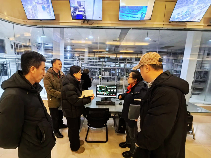 消费体察人员走进生产一线。刘传江/摄