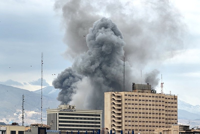 以军称完成对伊朗首都第12波空袭