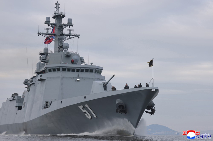 2026年3月3日和4日，金正恩视察“崔贤”号驱逐舰。图/朝中社