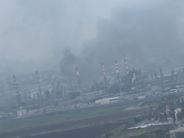△以色列海法一处炼油厂遭袭