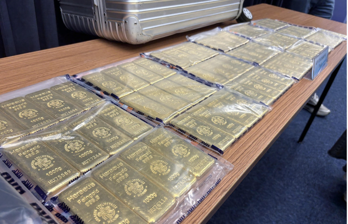 香港亿元金条窃案细节曝光：主脑为金行的中介代理，妻子也涉案，73根金条被追回