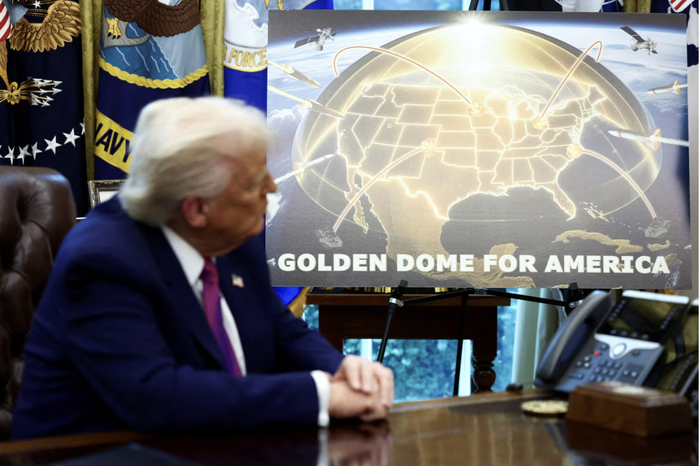 ▲特朗普在白宫介绍“金穹”导弹防御项目