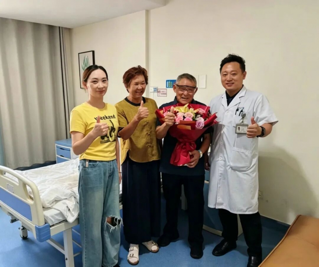 ▲多位老兵在合肥爱尔眼科成功接受手术治疗