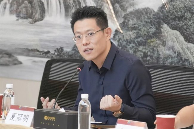 ▲侨银股份董事、总裁夏冠明发言