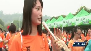 武汉女跑者突破极限感谢观众 