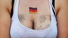 欧洲杯性感球迷美胸