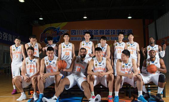 四川男篮开启征程