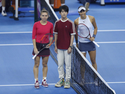 新浪直击易烊千玺给中网挑边