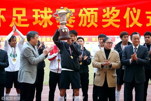 许瑞生 霍震霆出席2014年省港杯 颁奖仪式
