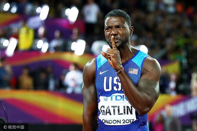 2017年8月5日，英国伦敦，2017伦敦田径世锦赛男子100米决赛，美国选手贾斯汀·加特林夺冠后做“嘘”的手势。