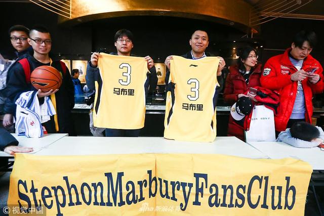2月12日，北京，马布里退役后首次举办球迷见面会。北京球迷依然非常热情，来支持这位当年的北京英雄。