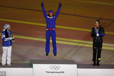 越野滑雪女子30公里集体出发颁奖仪式