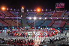 平昌冬奥会闭幕式 各国运动员欢乐入场