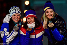 越野滑雪女子30公里集体出发颁奖仪式