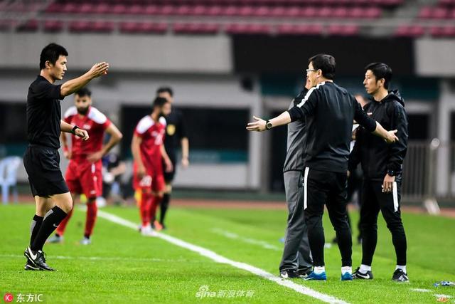 2018年3月27日，湖南长沙，2018足球友谊赛，中国U21选拔队0-1叙利亚U23。孙继海被罚上看台