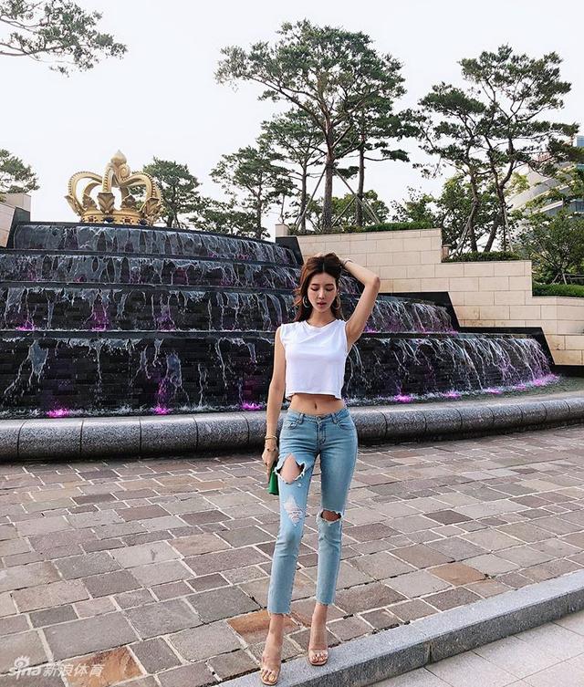 18           manyo_yoojin是一名网红美女, 在社交媒体上拥有