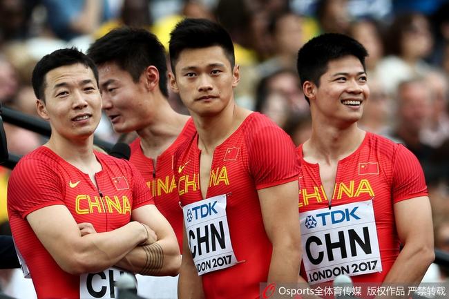 男子4x100接力预赛谢震业出战中国小组第三晋级