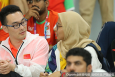 杜丽现身亚运为中国副团长讲解比赛