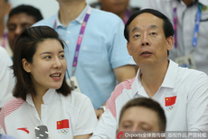 杜丽现身亚运为中国副团长讲解比赛