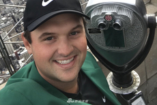 瑞德身穿绿夹克亮相帝国大厦