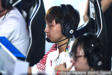 电竞项目英雄联盟小组赛 韩国队诺手主宰比赛中国队遗憾失利