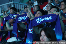 亚运电竞项目英雄联盟小组赛：Faker亲友团现场观战