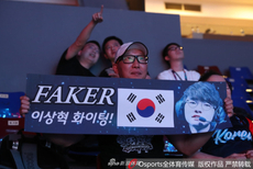 亚运电竞项目英雄联盟小组赛：Faker亲友团现场观战