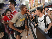 2017图片年度盘点之迷弟迷妹花样百出的追星路