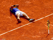 法网纳达尔夺冠激动倒地