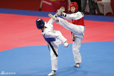 新浪直击日本跆拳道萌妹出战