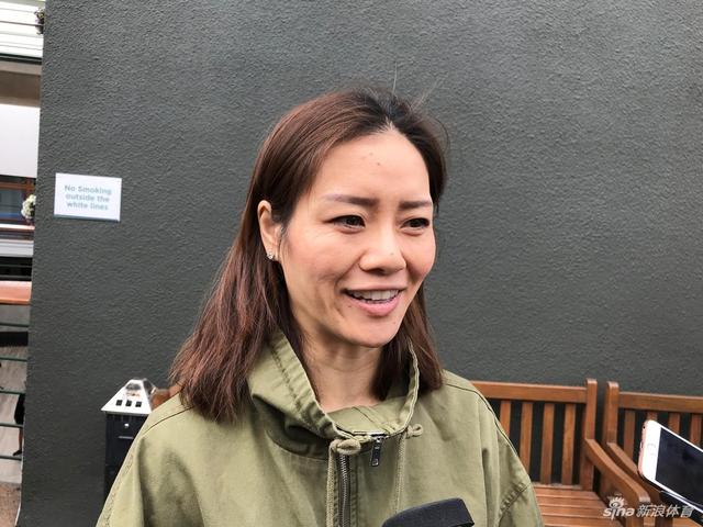 温网李娜领衔接受记者采访