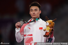 亚运男子单杠孙炜肖若腾获银铜