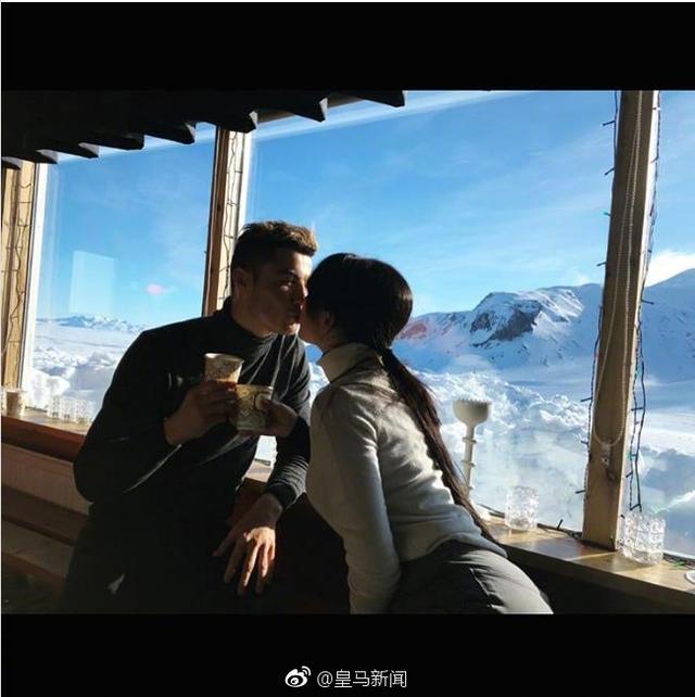 c罗跟女友乔治娜去滑雪