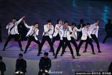 冬奥会闭幕式韩国EXO男团激情表演