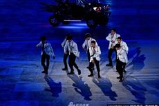冬奥会闭幕式韩国EXO男团激情表演