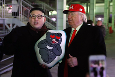 金正恩特朗普特型演员现身冬奥闭幕式