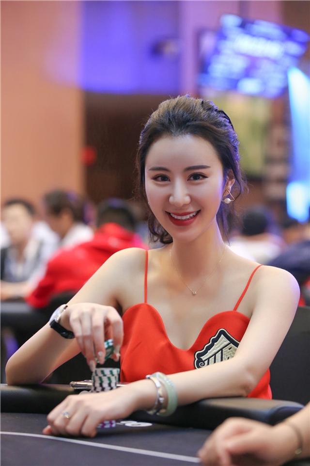 高清-德州扑克美女牌手张晨旭
