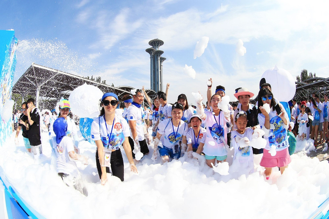 一秒变身北京"老泡儿" 趣炫泡泡跑在京开跑_跑步频道_新浪竞技风暴_新浪网