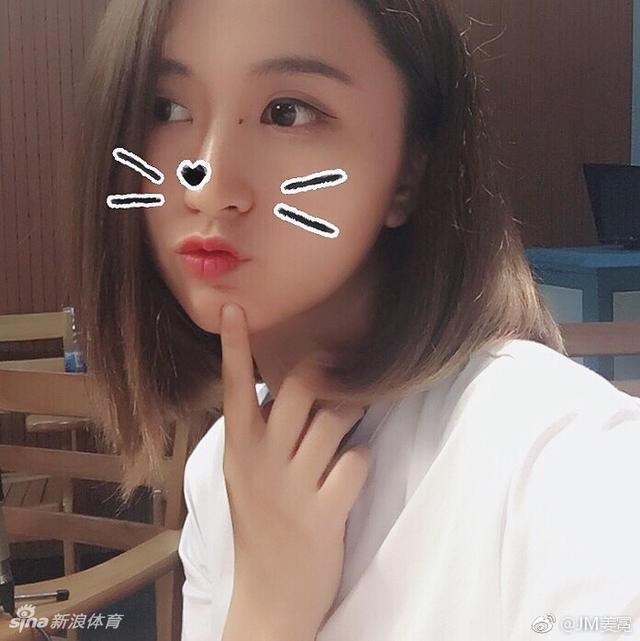 颜值高球技又好的小姐姐真棒!