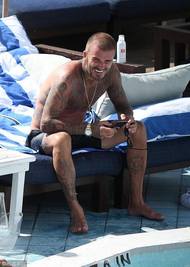 当地时间2018年9月5日，美国迈阿密，小贝（David Beckham）亮相泳池与自己新组建的足球队成员度假。