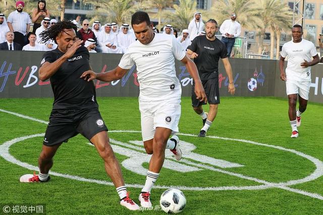2018年4月15日，迪拜，球王贝利现身迪拜足球友谊赛现场，神采奕奕精神佳。