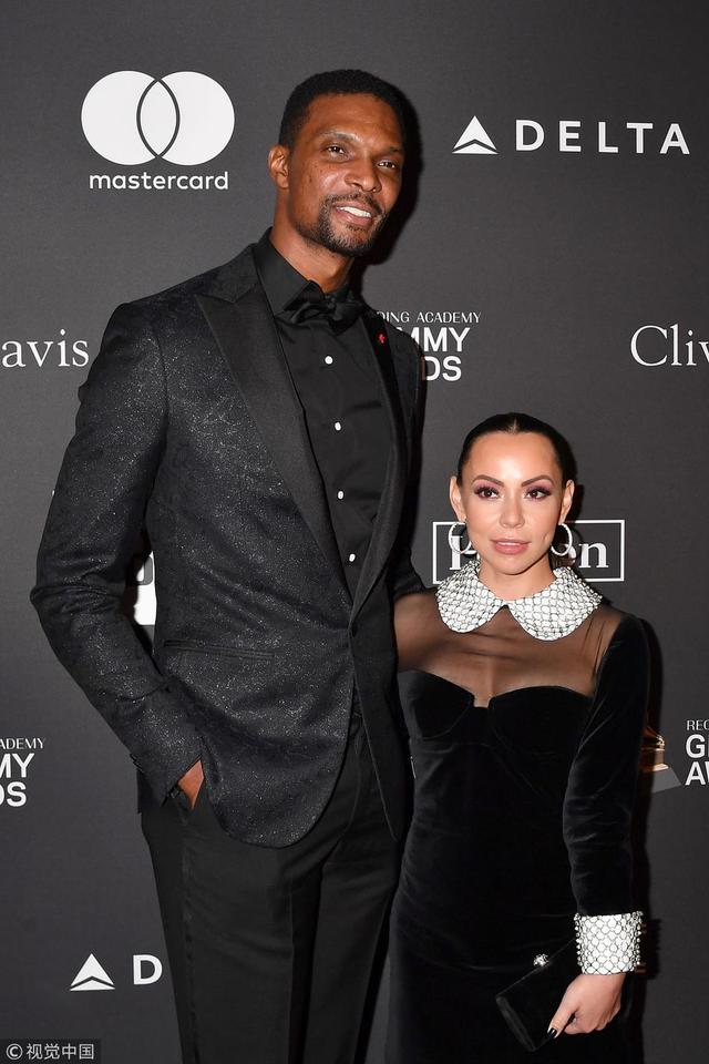 2019年2月9日，美国，篮球明星携妻子出席活动。