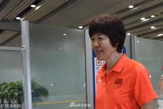 中国女排凯旋回国抵达北京 郎平朱婷成焦点
